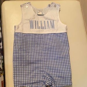 One piece snaps at the bottom